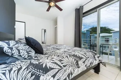 Image de *New* Casita Lalita -  2bd/2. 5 ba condo - 5 mins to beach w/ 200mbps wifi + pool