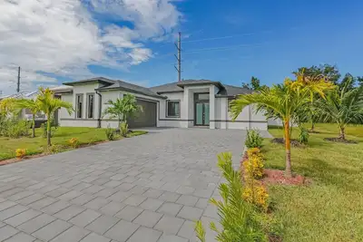 Image de Modern coastal 3 bedrooms with Pool with Fireplace