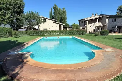 Image de Fabuleuse villa avec piscine clôturée, immense terrain, parc de médiation, parc