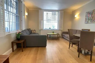 Image de G2 - Convenient Apartment with patio near Victoria