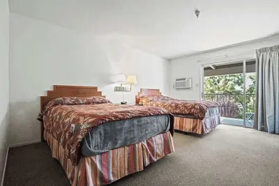 Image de (Cozy studio, 2bed, 1ba, No kitchen)