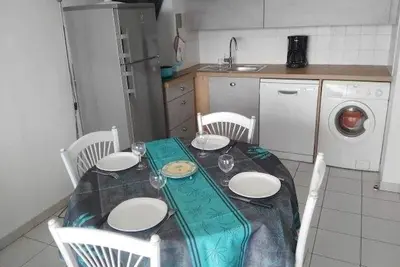 Image de Fréjus location à 3' de la plage du port de la base nature. Ouvert toute l'année