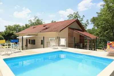 Image de House in the Walnuts