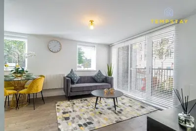 Image de High Spec Modern Apartment Prime Location! Parking