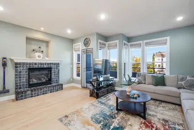 Image de Perch - Phinney Guest House: Spacious 3br | Downtown Fremont | Parking