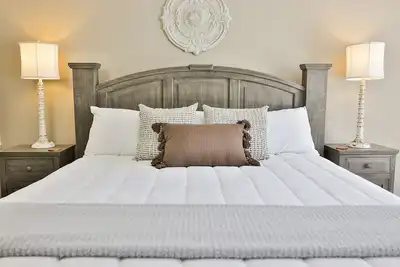 Image de 2 King Bed Master Suites and 1/2 Mile from Chief  Ladiga Trails and Elwell Park