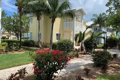 Image de Beautiful Tree House at Bimini Bay - steps away from the beach