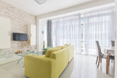 Image de ★ Spacious Penthouse w/side Sea View ★