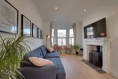 Image de Modern & homely 2-bed - close to Beach