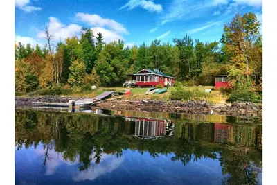 Image de Remote Fishing Cabin - Only Cabin On the Lake (Rate includes boats & motors)