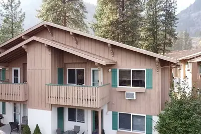 The Grizzly Hideaway