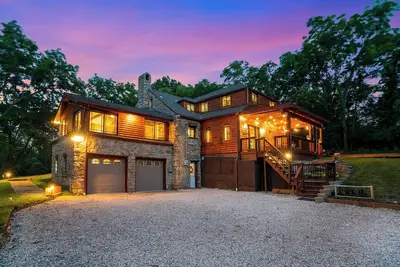 Image de 6Acre Cabin-DiscGolfCourse-Sleeps 15-Pet Friendly!