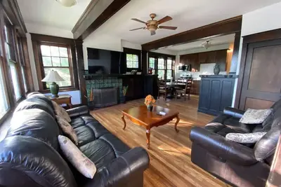 Image de Luxury Point Breeze with Off-street Parking