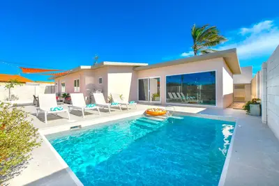 Image de *New* Boho-Style Hideaway in Palm Beach area.