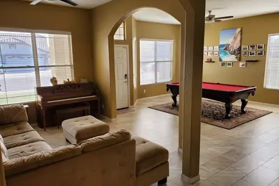 Image de Amazing house 5 minutes from Westgate and the Cardenails stadium.