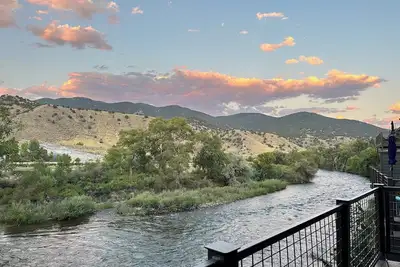 Image de Book Now for Holidays and Skiing! Downtown Salida with 3 balconies on the River!