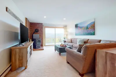 Image de Scenic year-round retreat with amazing mountain views & tennis courts