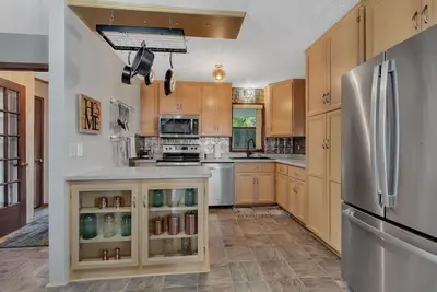 Image de Eagle Lake Getaway! Beautiful Lake Views & Sunsets! With Hot Tub! !