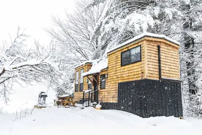 Image de Haven Tiny House w/hot tub on river near Stowe