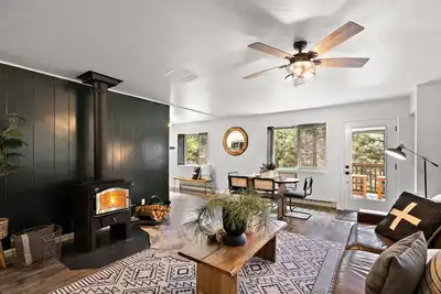 Image de Alpine Nine - Modern, cozy cabin in the woods close to town