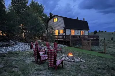Image de Fenced in Mountain Cabin. Welcome to Camp Loon. \n