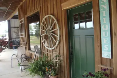 Image de Southern Comfort Cabin- minutes from the river and the lake!