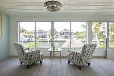 Image de Fabulous Canal Front Villa, 37 ft Dock and 8-person hot tub