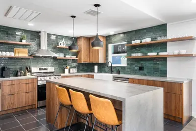 Modern Escape - Heated Pool