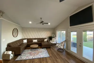 Image de *New Listing* Cozy Lakefront Home - 10 Miles from Culver Academy