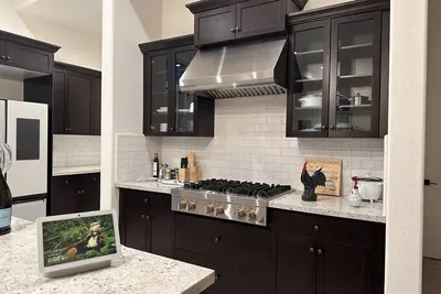 Image de Executive Homes Near Valley Children's Hospital, Chukchansi Casino, and Yosemite