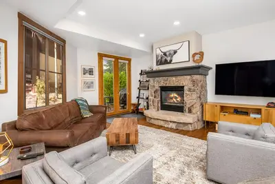 Image de Best location! Ski In/Out, Ski Valet, Steps to Ski School, Restaurants, Hot Tub