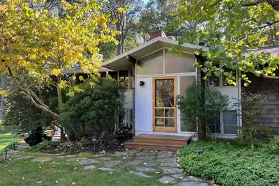 Image de Beautiful secluded shore front property to relax and enjoy