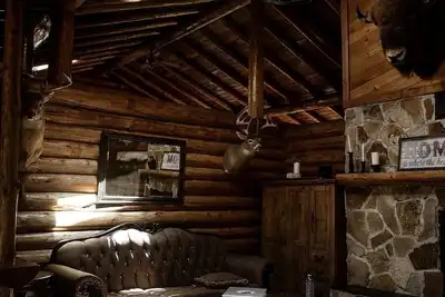 Image de Rustic Log Cabin - Nestled in the trees perfect for privacy. A retreat awaits :)