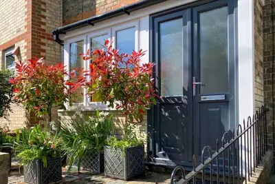 Image de Town Centre Cottage with Garden & Parking Opposite