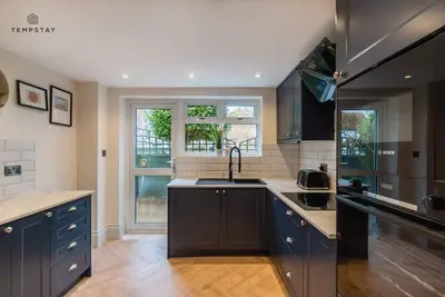 Image de Stylish Home ❤ Free Parking - 10 Mins To Legoland!