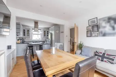 Image de ❤ Long Walk, Castle & Shops On Your Doorstep ❤