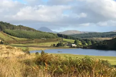 Image de Secluded traditional Island house surrounded by river and wild flower meadows
