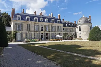 Image de Magnifique château 17 pers piscine chauffée, terrain de tennis