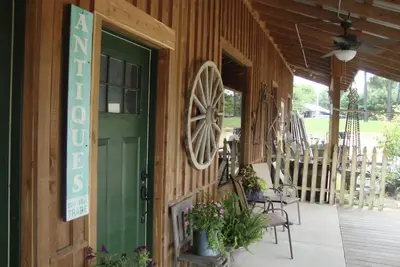 Image de Southern Comfort Cabin- minutes from the river and the lake!