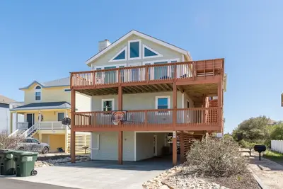 Image de Saltwater in the Afternoon: 400 Ft to Beach, Private Pool, Dog-friendly