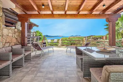 Image de Maison de vacances \"Villa Caterina\" avec vue sur la mer, piscine partagée et Wi-Fi.