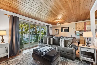 Image de Waterfront, Whitefish Lake Condo, 1d Down!