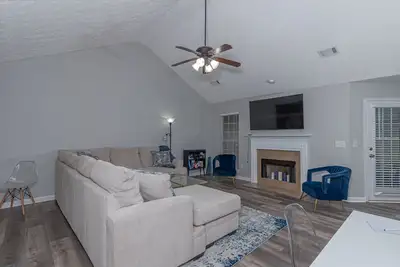 Image de The Lexington - Modern, single story no carpet home just minutes to Benning