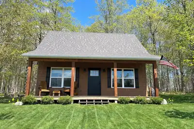 Image de Relaxing, peaceful, 2-bedroom home for up to 4 adults or family with children.