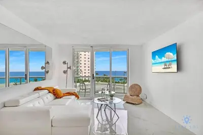Image de Special Offer:  Balcony-Beachfront Condo+ Gym