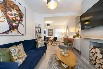 Image de Pass the Keys | 58 Lw Ave Stunning 2br Terrace Top Location Lots Nearby