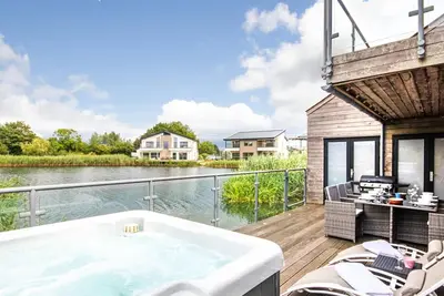 Image de Waters Edge 04, Waterside Lodge (P)