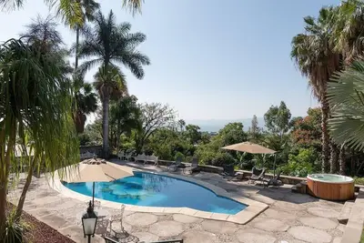 Image de 3 Bedroom Spacious Villa with Pool & Lake view