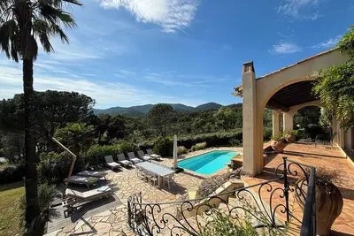 Image de Beautiful Hillside Provençal Villa with Panoramic Views, 15 Minutes from Beach