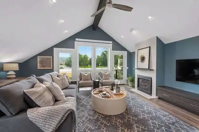 Image de Mountain Modern - Walk to everything!